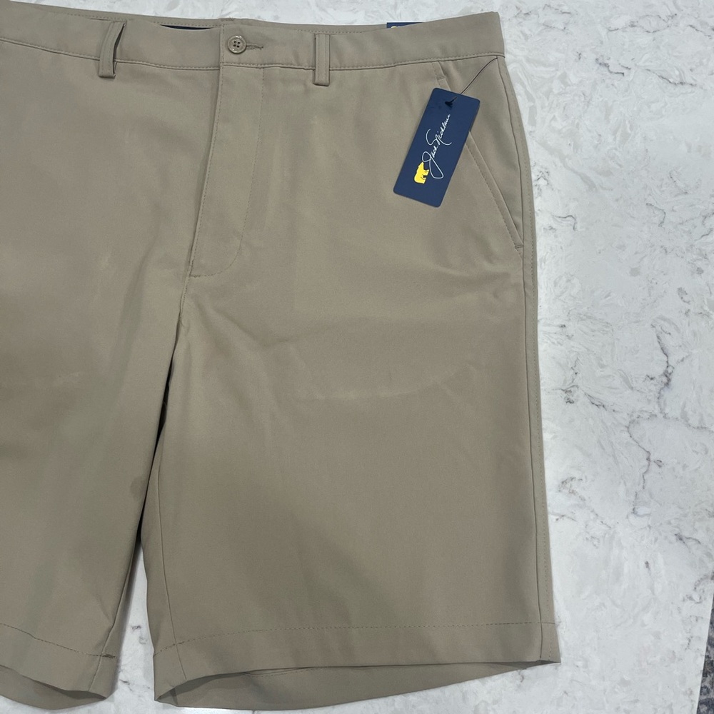 Jack Nicklaus khaki 9 inch UV golf shorts with zippered cargo pocket NWT 36